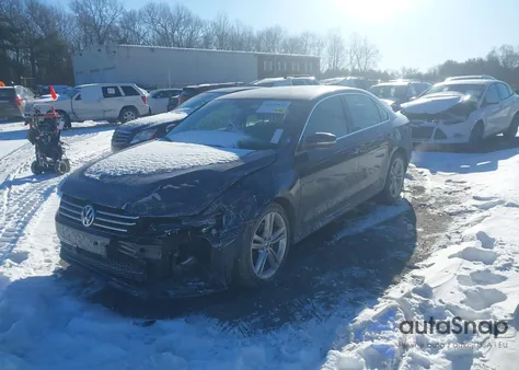 2013 Volkswagen Passat 2.5L Se z USA, uszkodzony, nr VIN 1VWBH7A33DC143125